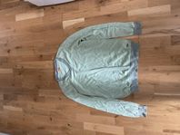 Boss tröja stl L(obs litet hål på ena ärmen se bild)