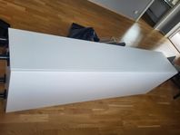 Högskåp skänkes