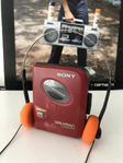 servad SONY WALKMAN + Retro Hörlurar 