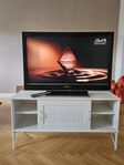 Tv-bänk och TV 