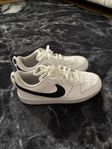 Nike skor stl 40