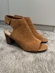 clarks med klack och öppen tå, oanvända 