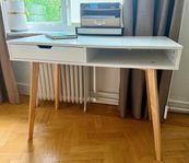 Stilrent skrivbord, TAMHOLT från JYSK
