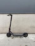 Elsparkcykel E-wheels med ett extra batteri