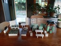 Dockhus möbler och figurer