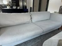 Soffa 3 sits 