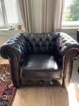 Chesterfield fåtölj – Sparsamt använd