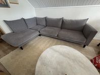 Lyxig dunsoffa med divan från Mio 
