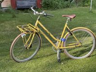 Karla. Ny oanvänd hybridcykel från Monark