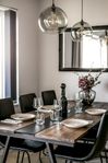 Matbord inklusive 6 stolar