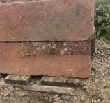 Röda betongblock