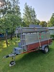 Byggställning med släpkärra 