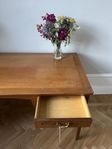 Skrivbord samt stol