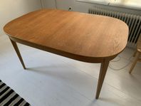 Matbord av ek 1960-tal + iläggsskiva