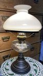 Gammal Fotogenlampa ca 1900 ger bra Ljus