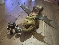 Snotlout och Meatlug från Draktränaren
