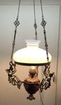 takfotogenlampa i Jugend runt 1890-1900 oljehus i Majolika 