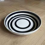 Stor skål fat Kähler Omaggio svart vit 30 cm, slutsålt