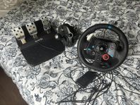 Logitech G29 med pedaler och växellåda
