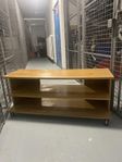 TV-Bänk med hjul, Trä (120L x 40B x 50H)