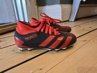 Fotbollsskor Adidas strl 28