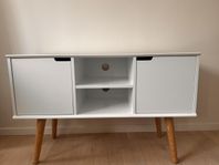 Bookshelf / TV shelf