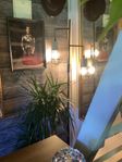 En stålampa Indusrilampa höjd 158 cm med lampor. 400k