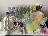 Babypaket med nappflaskor, bestick, pipmugg mm. 