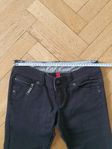 Svarta byxor strl 32,xxs, med sequins detaljer. Nya 300kr