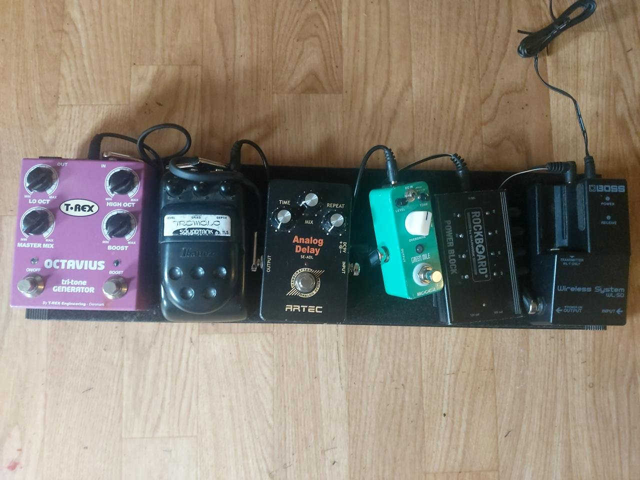 Komplett pedalboard med effek...