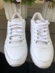 Reebok Classic skinnsneakers i mycket gott skick! 