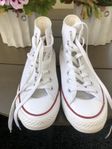 Vita Converse i mycket gott skick!