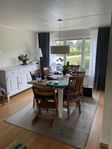 Snyggt ekbord med 4 stolar