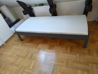 Säng 200x90