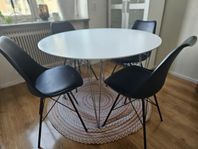köksbord och 4 stolar