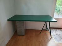 Praktiakt grönt skrivbord