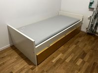 sängram med förvaring