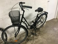 Svart damcykel fast korg 3 växlar