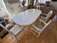 Matbord med 7 stolar i antik stil, vitt.