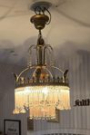 Taklampa: Lamp Gustaf, 1900-tal med rosa prismor i glas