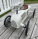 Sparkbil i plåt