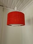 Retro taklampa från 1970-talet plast, tyg, röd 