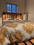 Unik säng med IKEA Hövåg-madrass – sänglampor ingår!