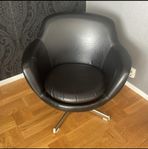 Svart retro skinnfåtölj