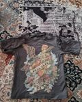 Grå t-shirt med färgglatt tryck