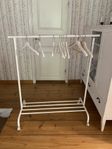 klädställning + galgar