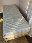 Säljer två sängar från Ikea "Utåker", stapelbara