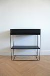 Plant Box Blomlåda i pulverlackerad metall piedestal design
