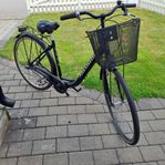 Dam student cyklar