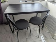 Köksbord + 2 stolar
